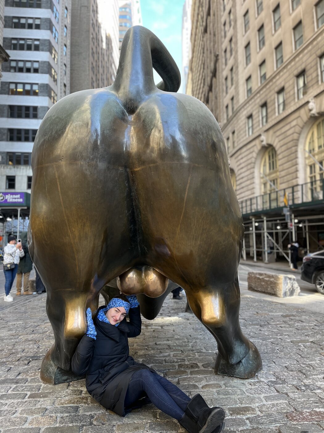 Mesi a Wall Street híres bikaszobránál