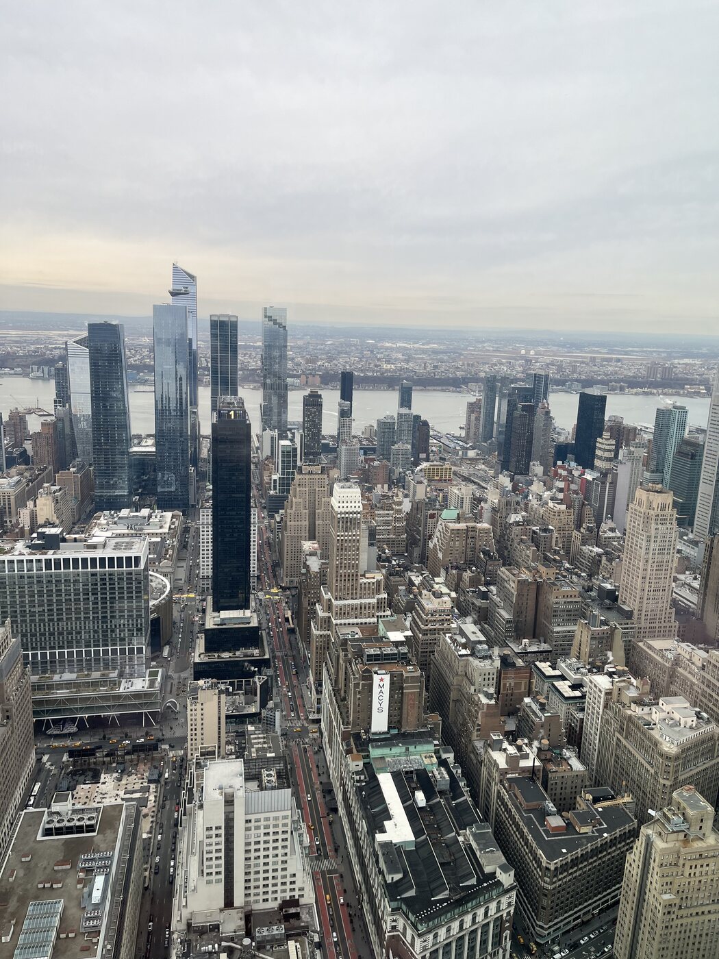 Manhattan panorámája az Empire State Buildingből